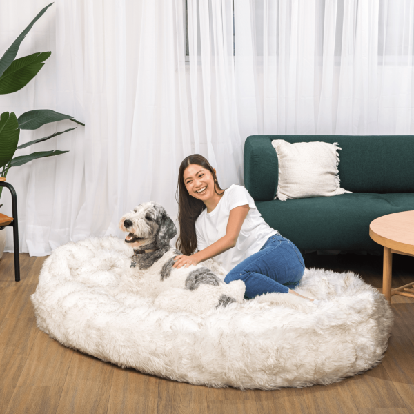 PupCloud? Human-Size Faux Fur Memory Foam Dog Bed - White with Brown Accents - Image 9